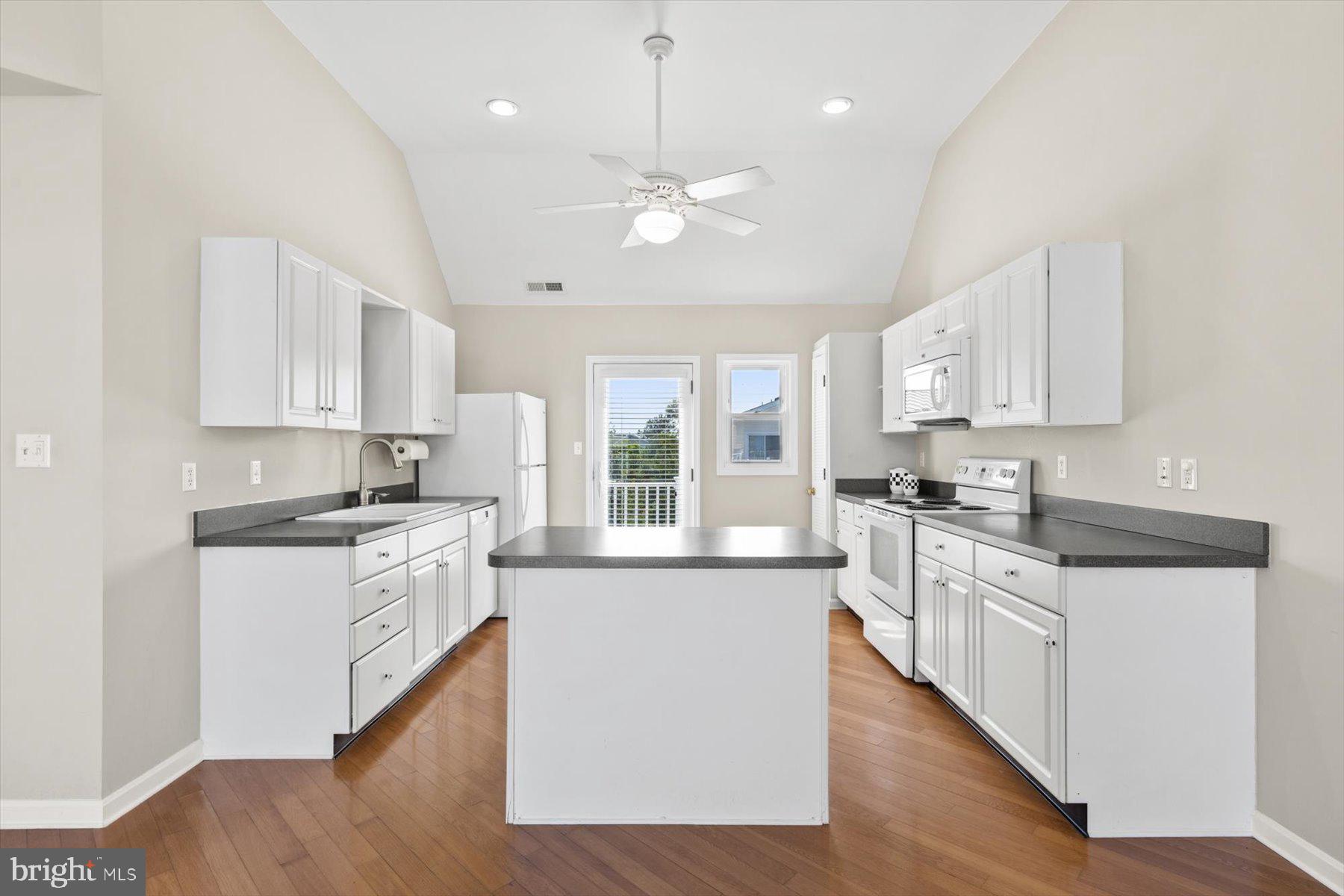 SEABREAK - Residential