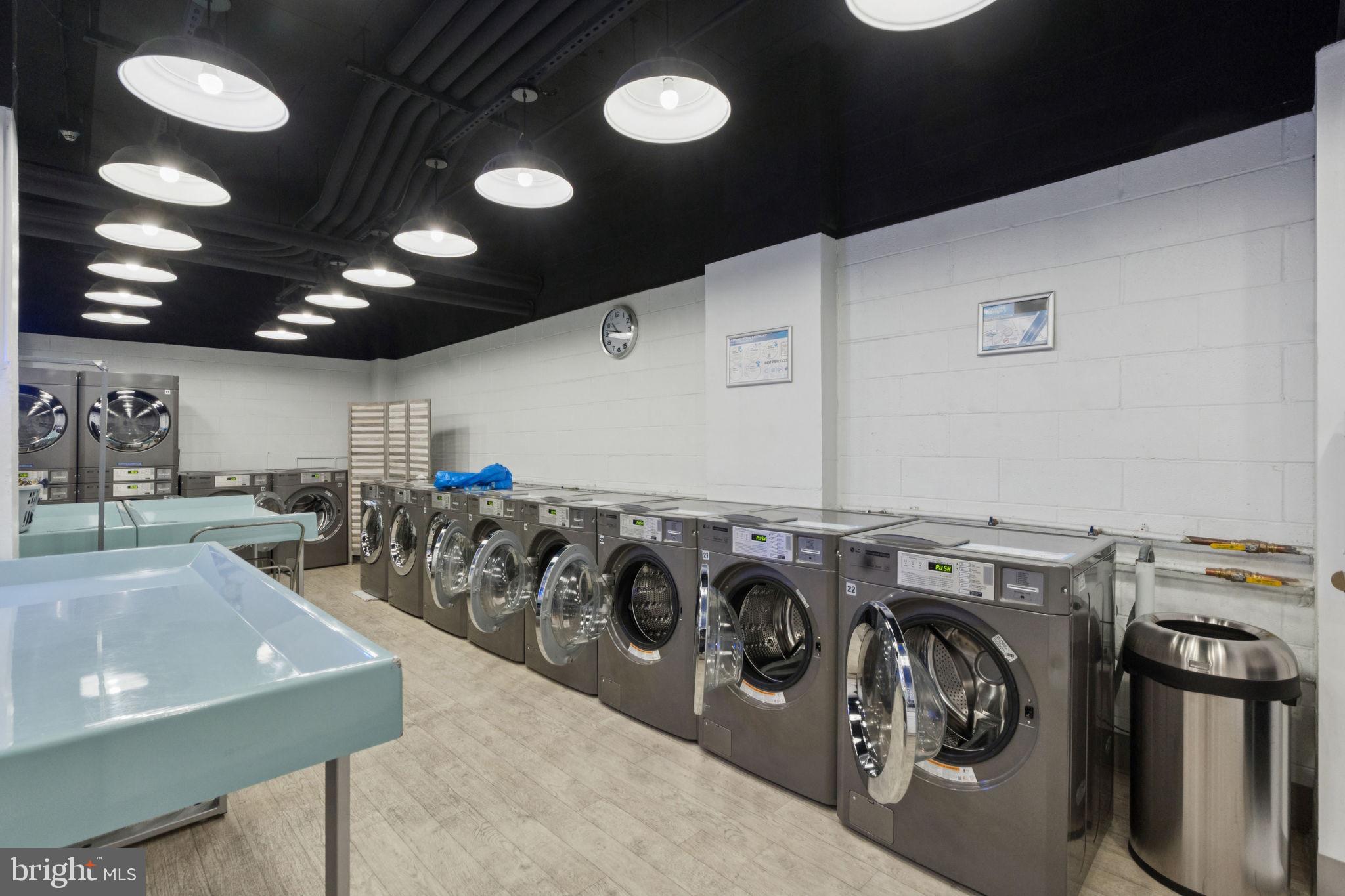 LOGAN SQUARE - Residential