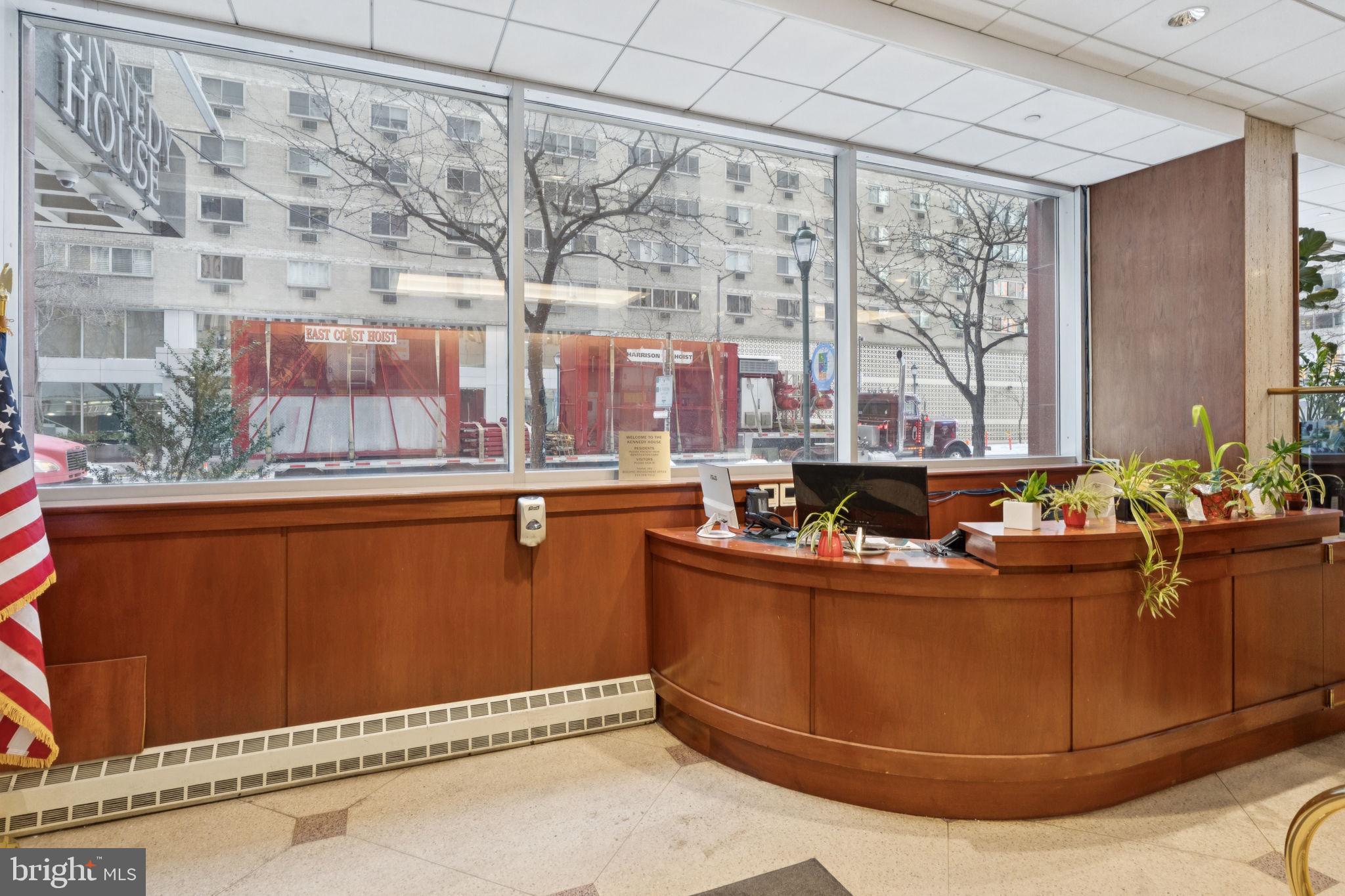 LOGAN SQUARE - Residential