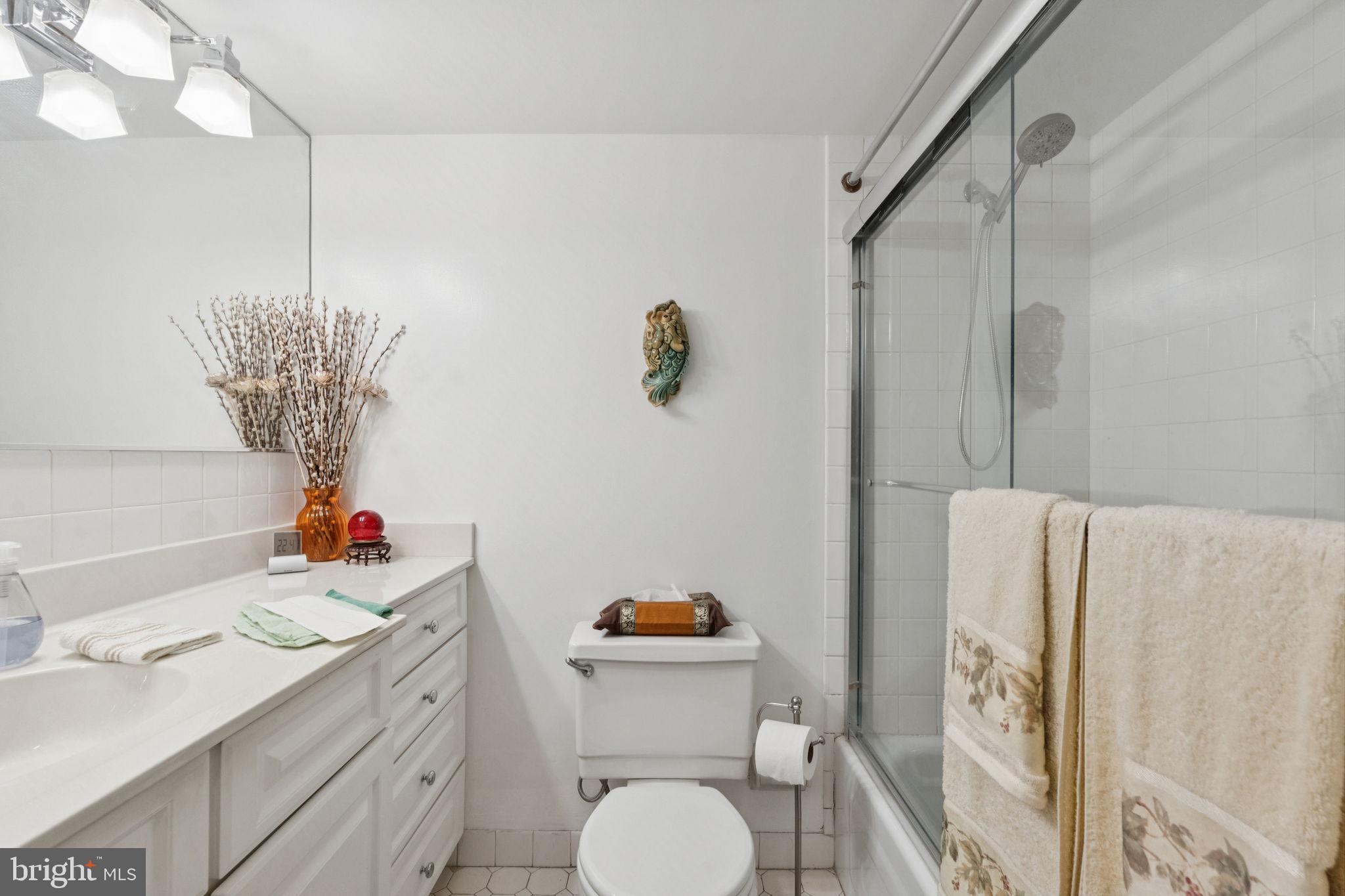 LOGAN SQUARE - Residential