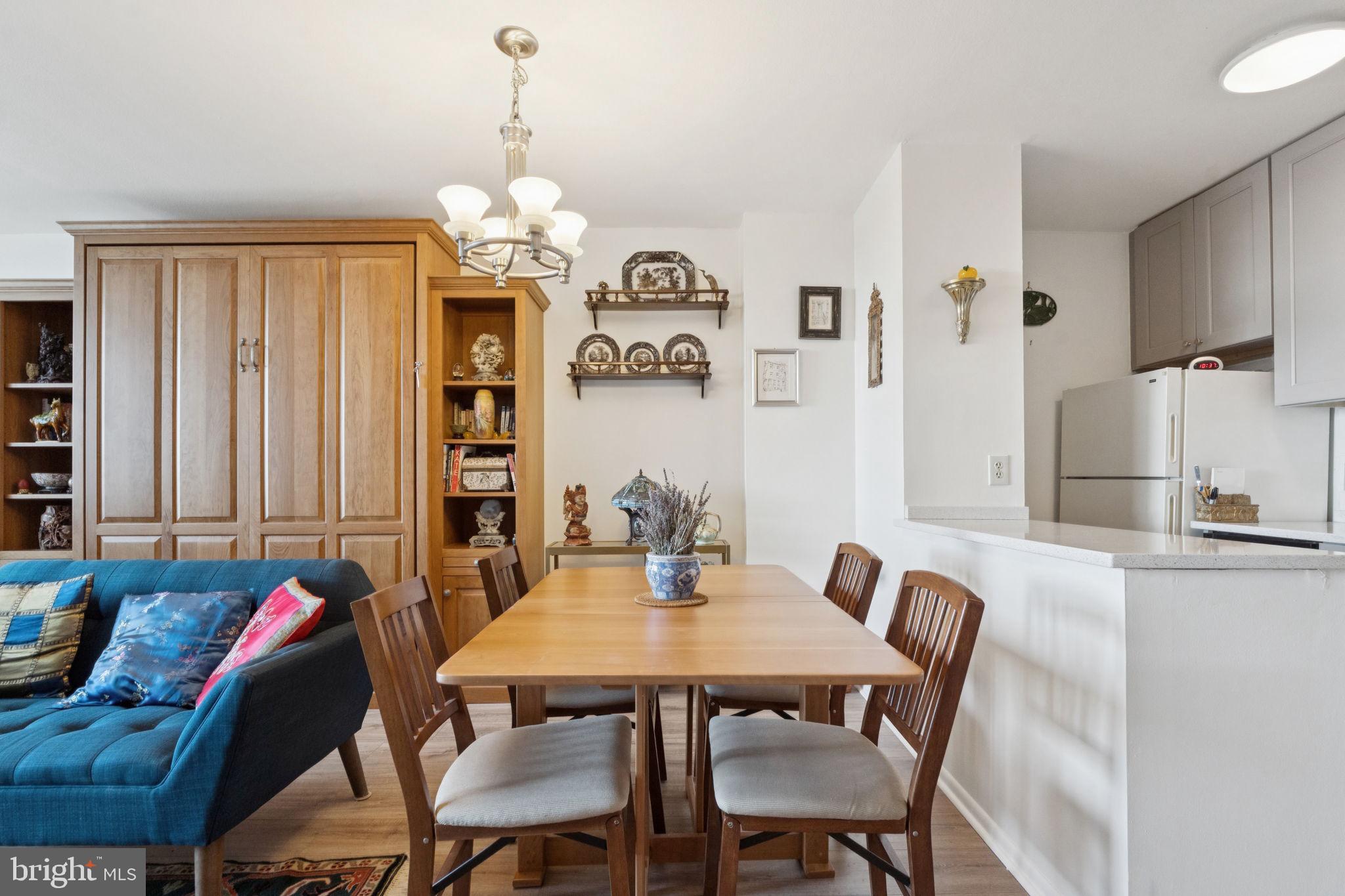 LOGAN SQUARE - Residential