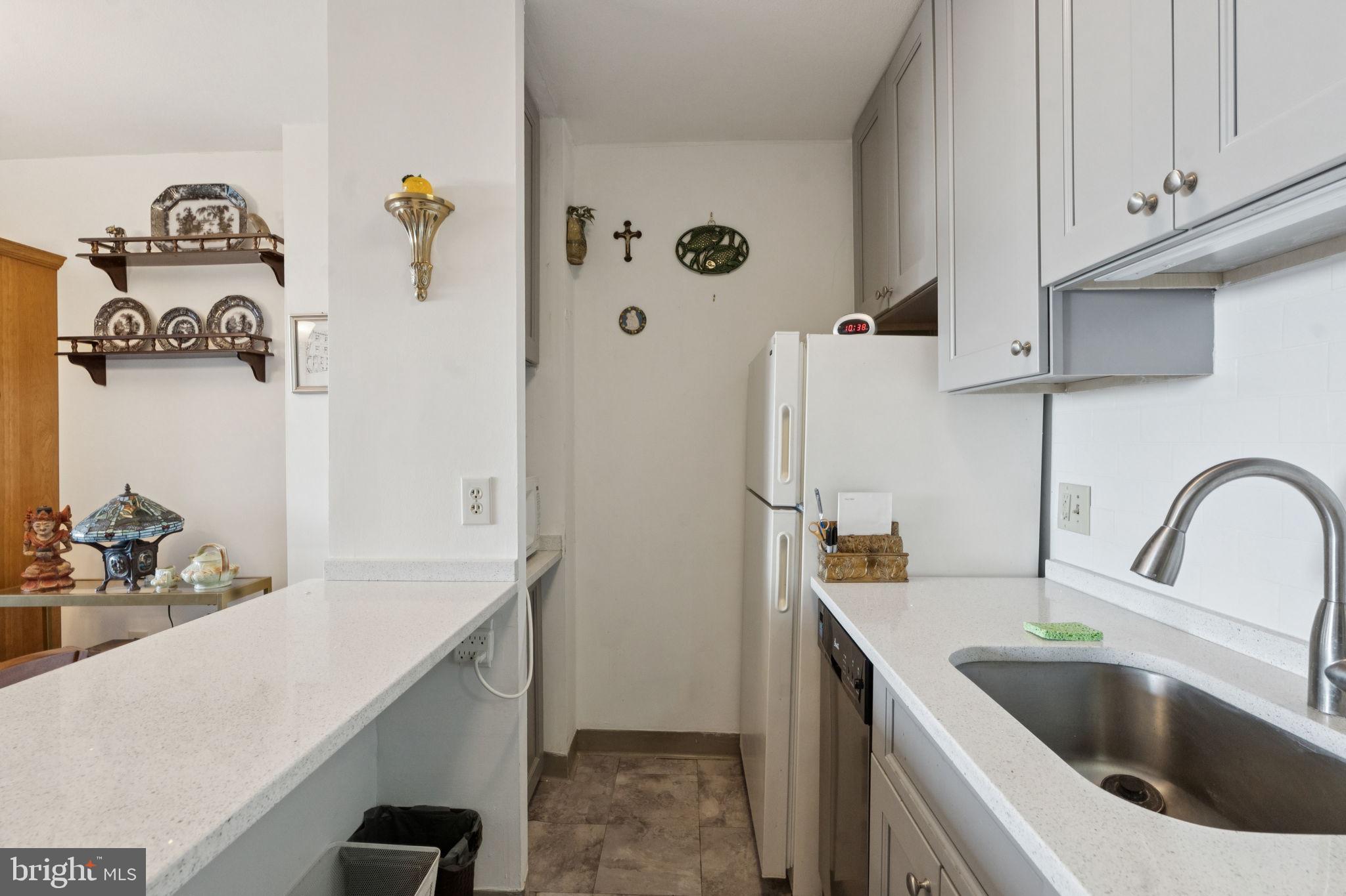 LOGAN SQUARE - Residential