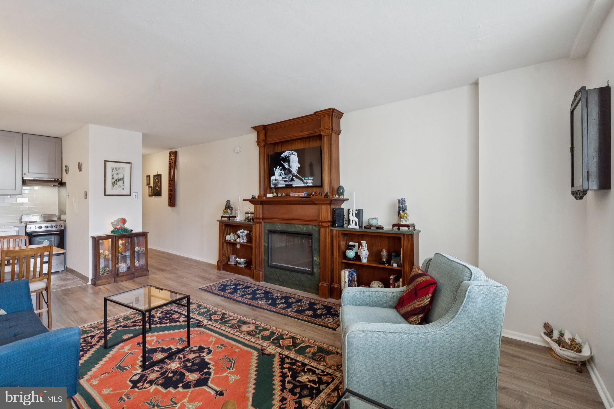 LOGAN SQUARE - Residential