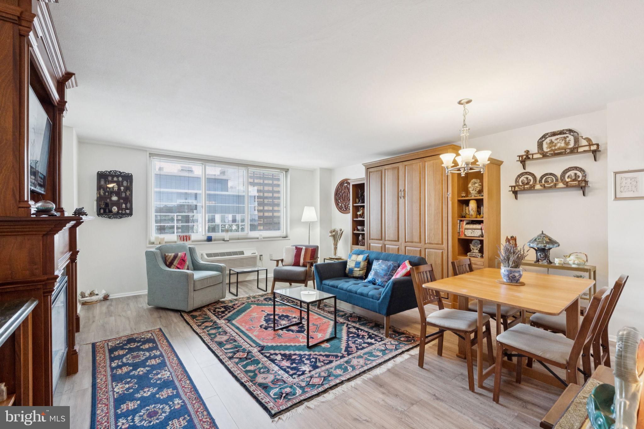 LOGAN SQUARE - Residential