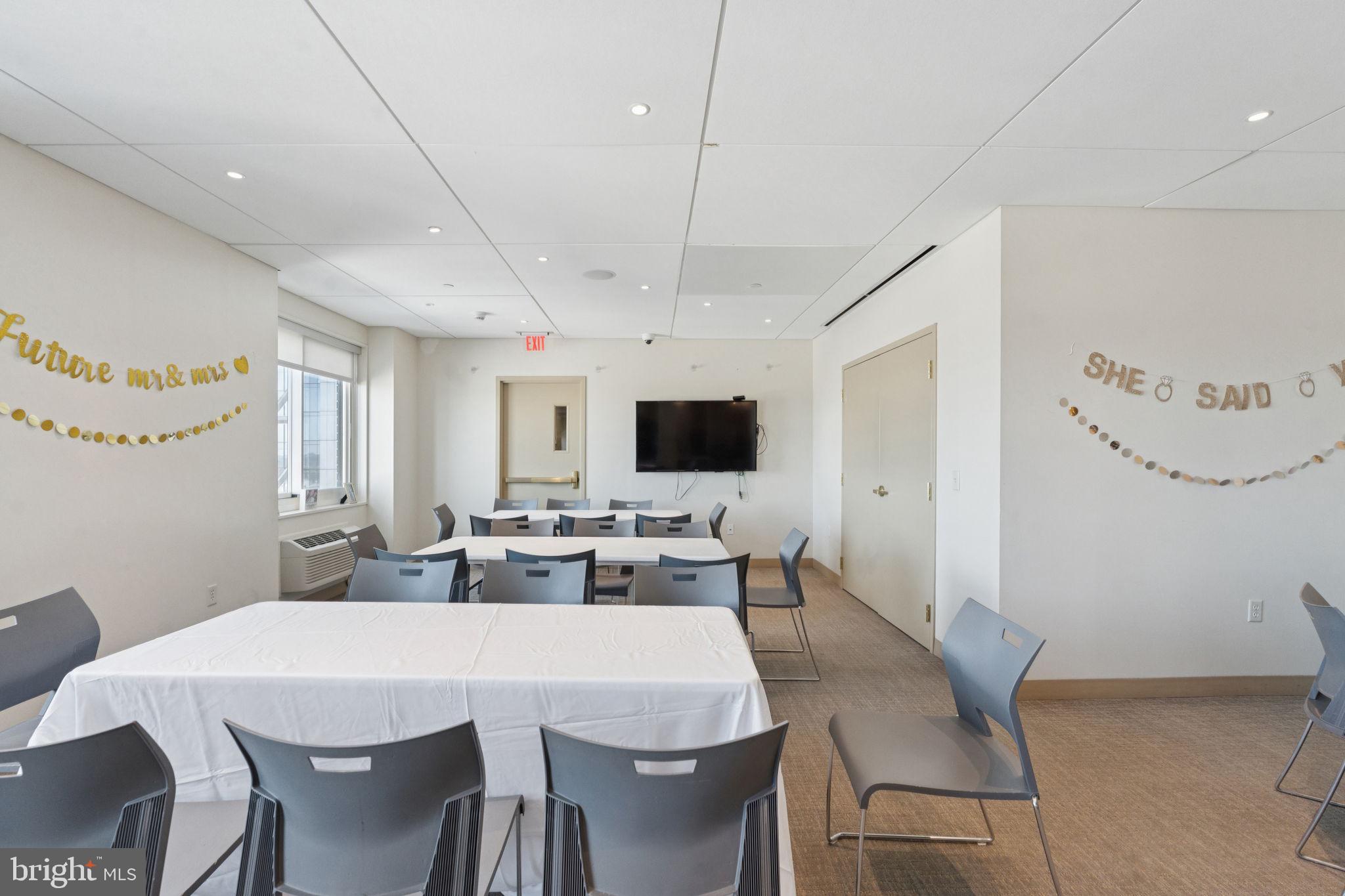 LOGAN SQUARE - Residential