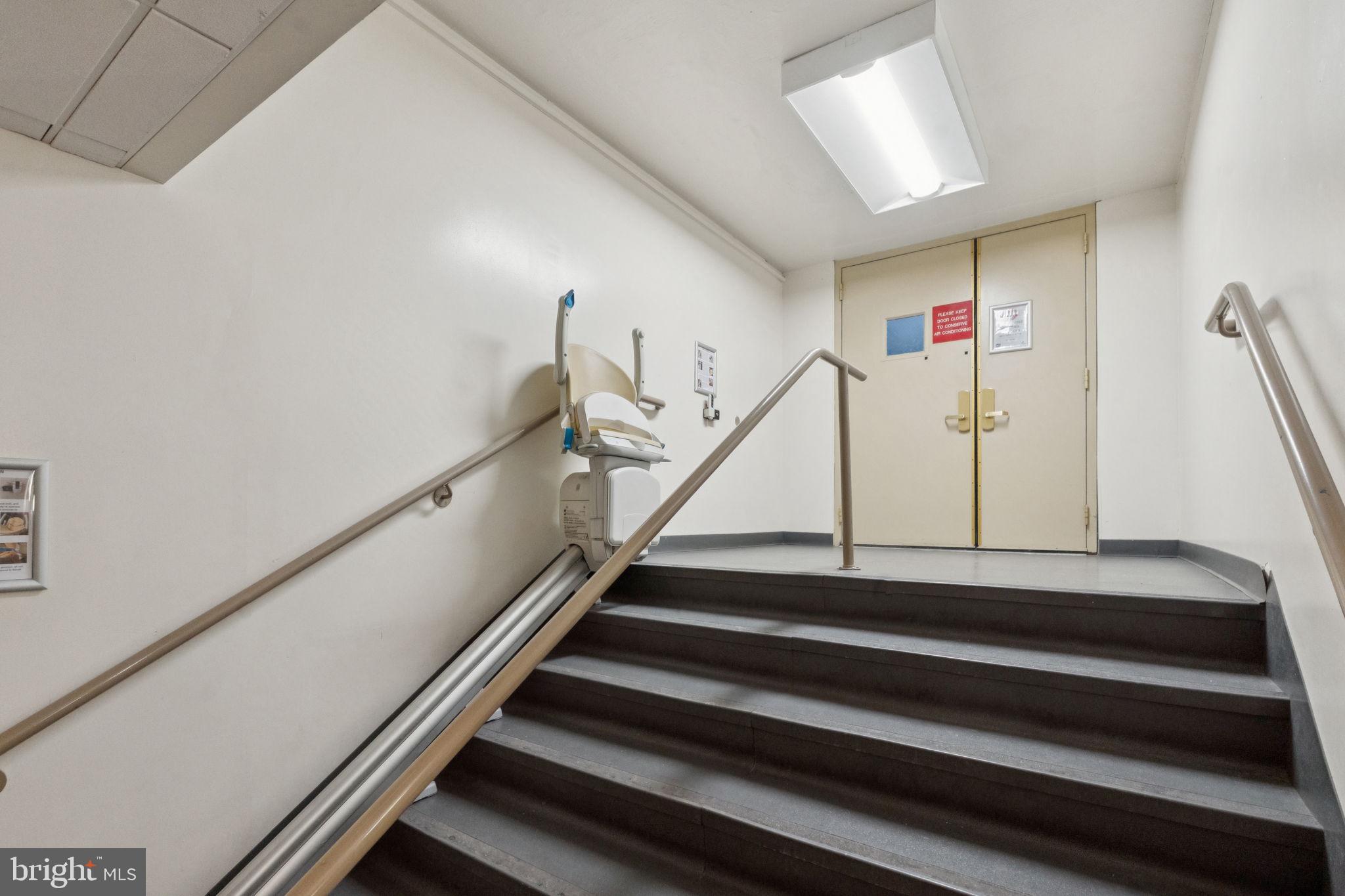 LOGAN SQUARE - Residential