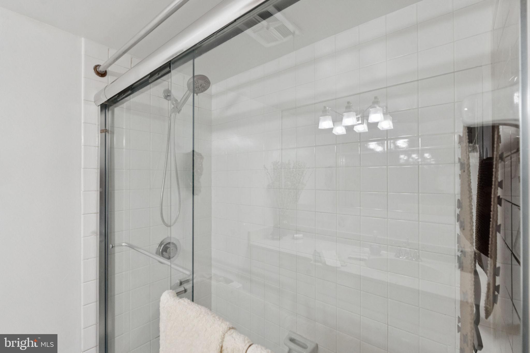 LOGAN SQUARE - Residential