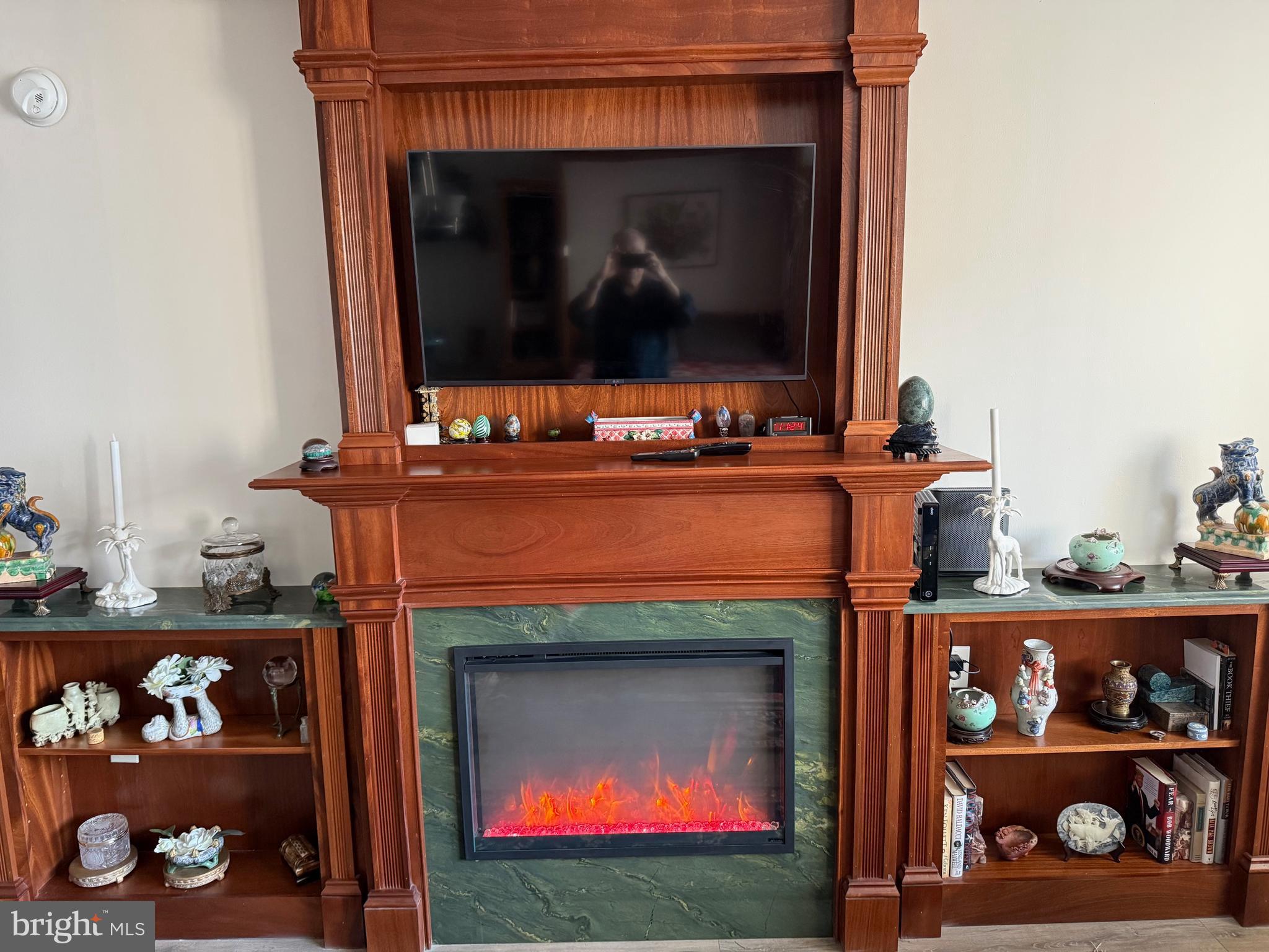 LOGAN SQUARE - Residential