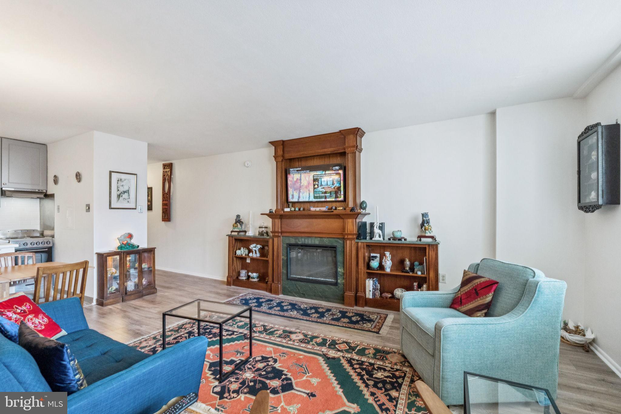 LOGAN SQUARE - Residential