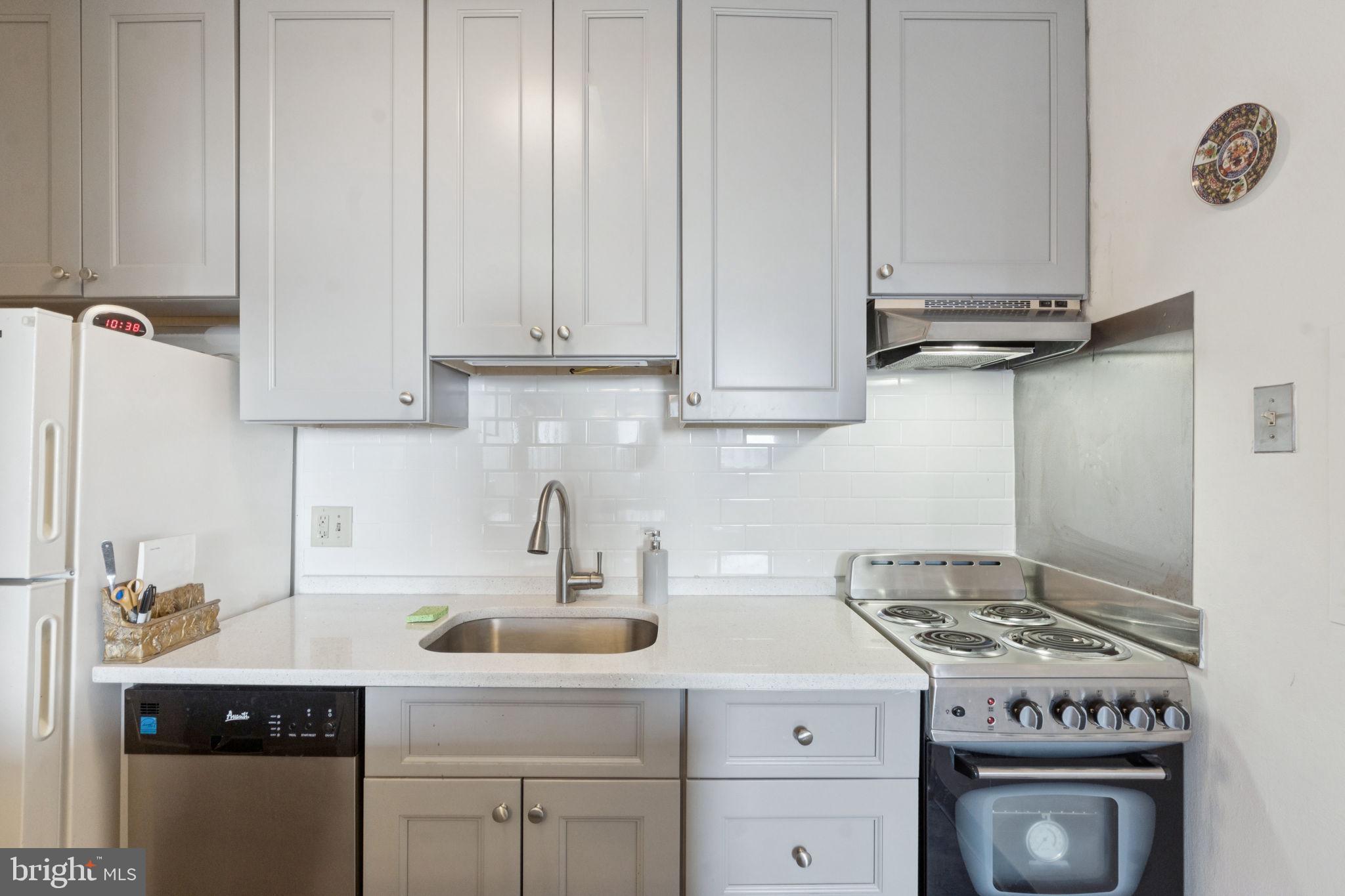 LOGAN SQUARE - Residential