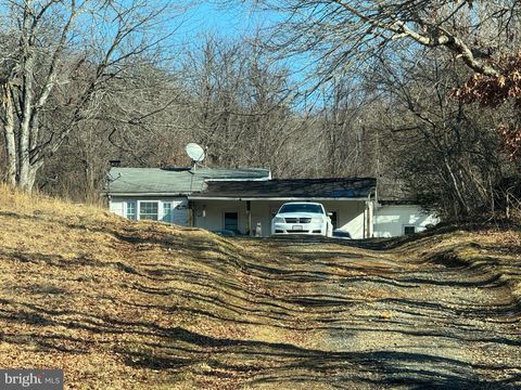 3847 LEEDS MANOR ROAD MARSHALL VA 20115