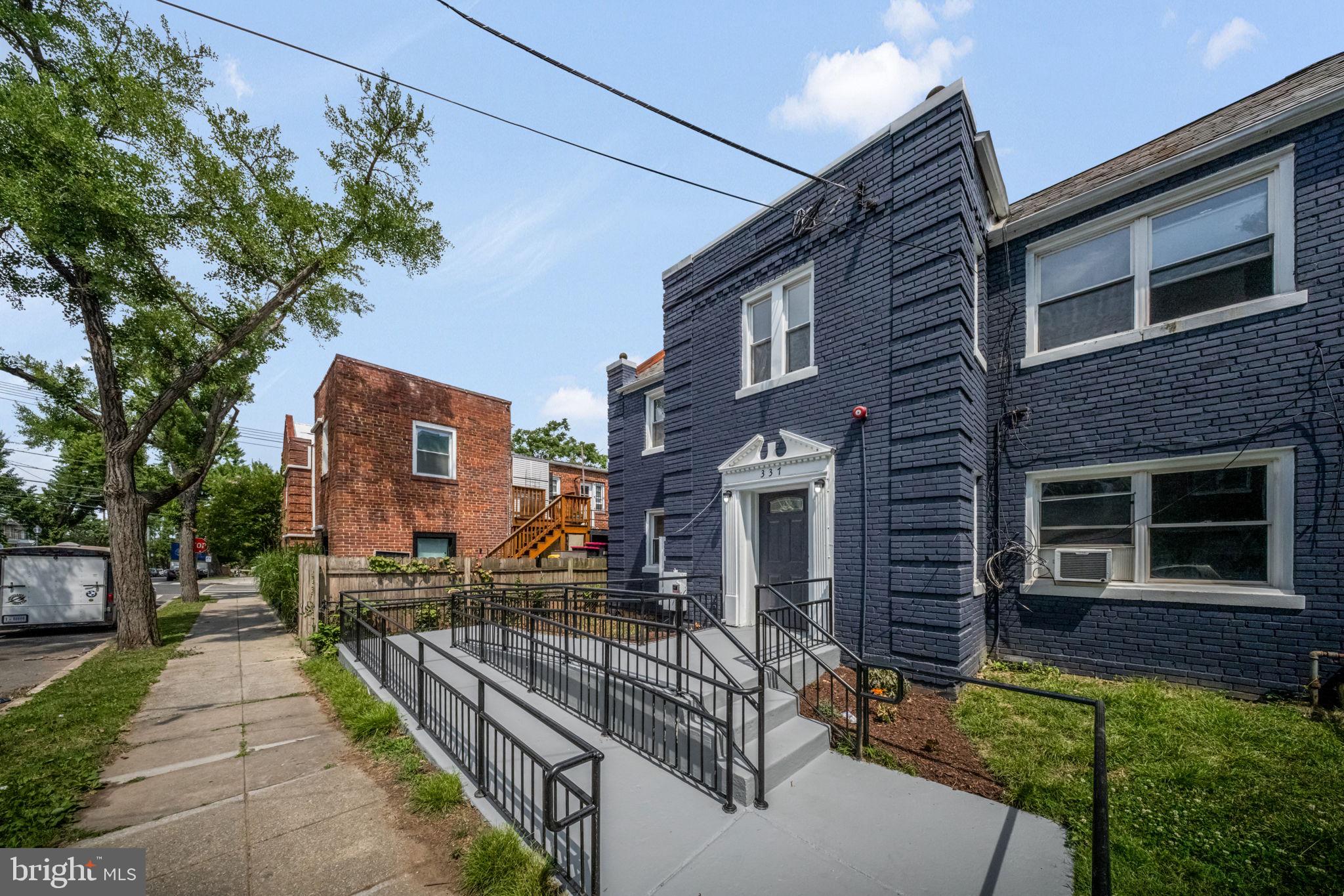 337 DELAFIELD PLACE NW