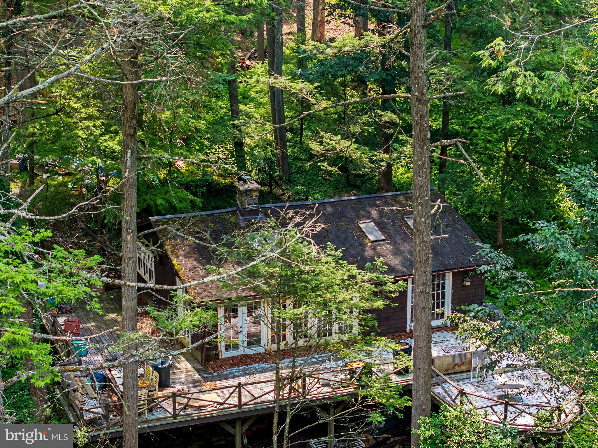 10 LEDGE LANE