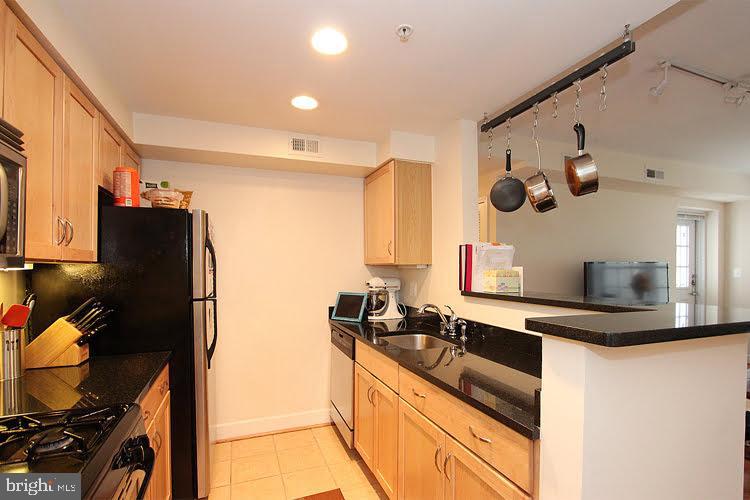 BUCKINGHAM COMMONS - Residential Lease