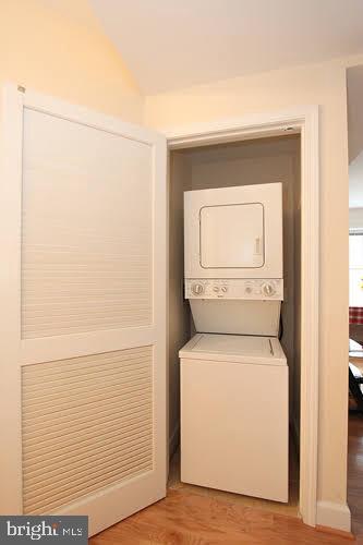 BUCKINGHAM COMMONS - Residential Lease