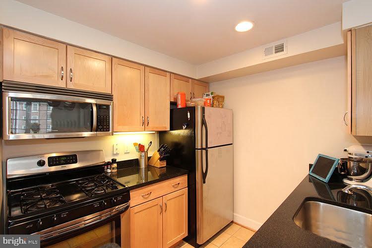 BUCKINGHAM COMMONS - Residential Lease