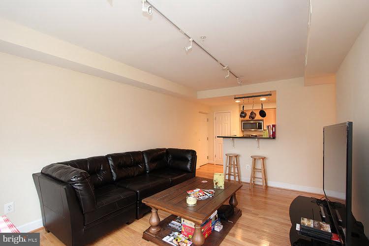 BUCKINGHAM COMMONS - Residential Lease