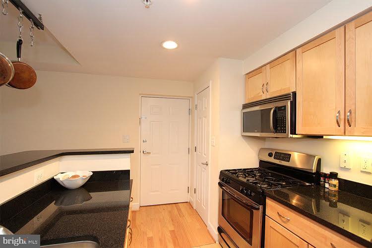 BUCKINGHAM COMMONS - Residential Lease