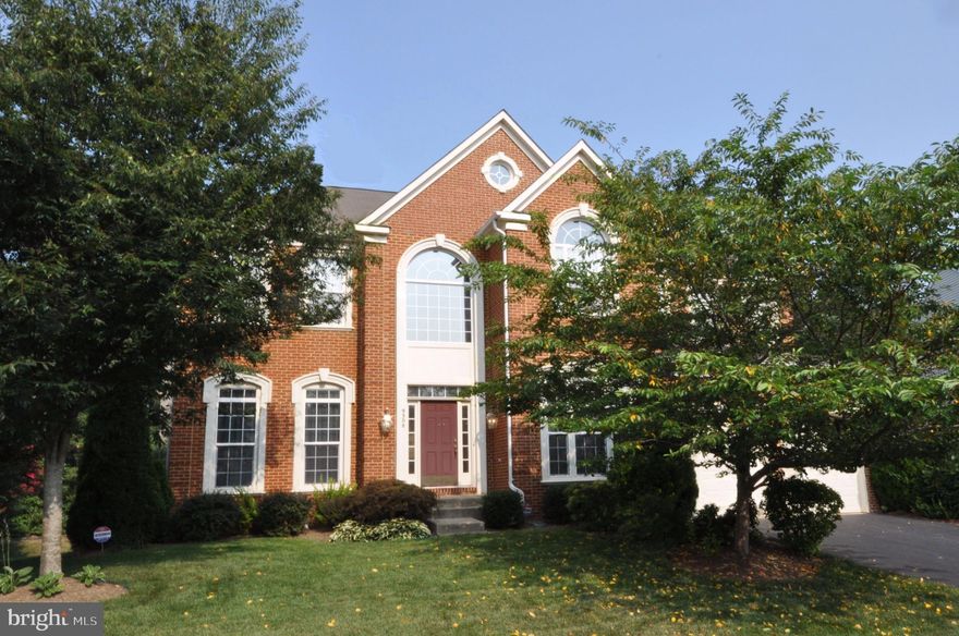 Available date is 08/01/2021. Colonial 4BR/4.5Bath/2CarGarage. Elegant 2 Story hardwood Foyer with back Staircase. Hardwood floors, Gourmet Kitchen with cooktop, Center Island and eat-in. French doors to oversized deck, backs to trees. Main Level includes Formal Living/Dining, Family room, Library. Upper level- Master Suite with sitting room, walk in closet and Bath with soaking tub and shower, Lower level - Rec room, Media room, Den/Guest room and full bath, minutes to VRE, bus services to metro station, close to I66, major commuter route, shops and dining. 24-36 months lease, Small pet considered case by case. Certified fundsrequired for deposits and automatic monthly rent payment to the bank. Pet deposit $300.00 refundable. $30.00 rent per pet per month.