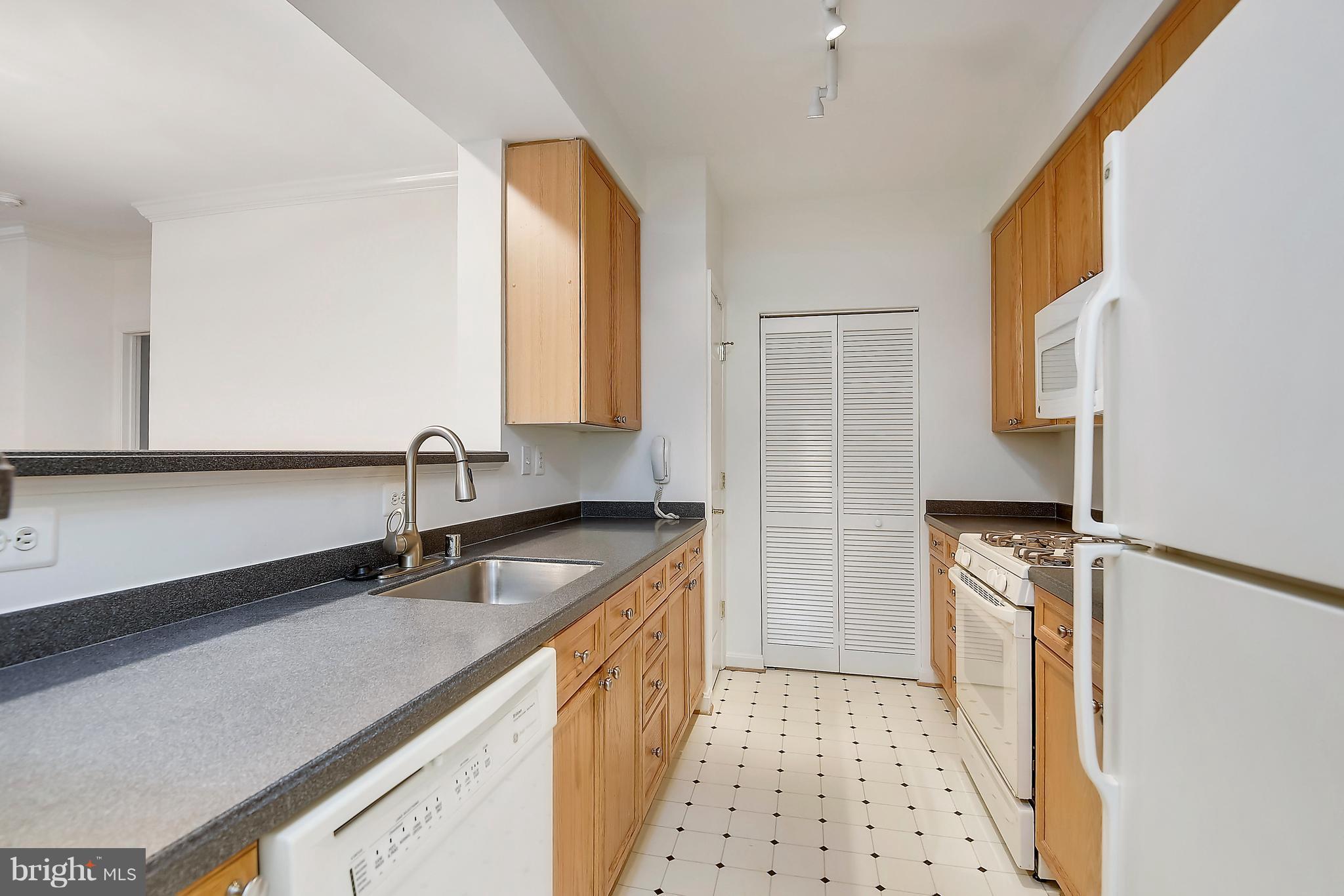 CARLTON PLACE - Residential Lease