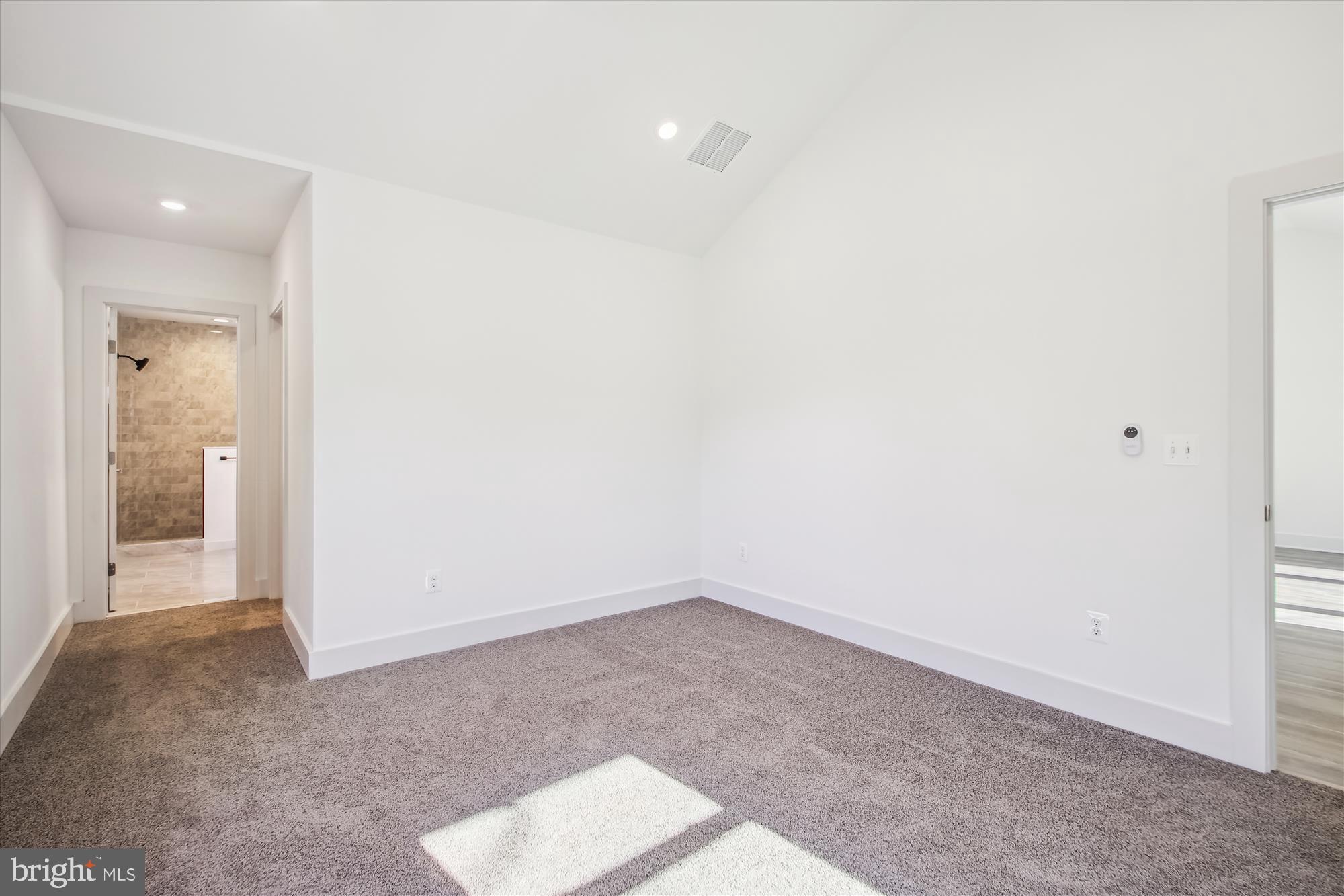 SAUNDERS POINT - Residential