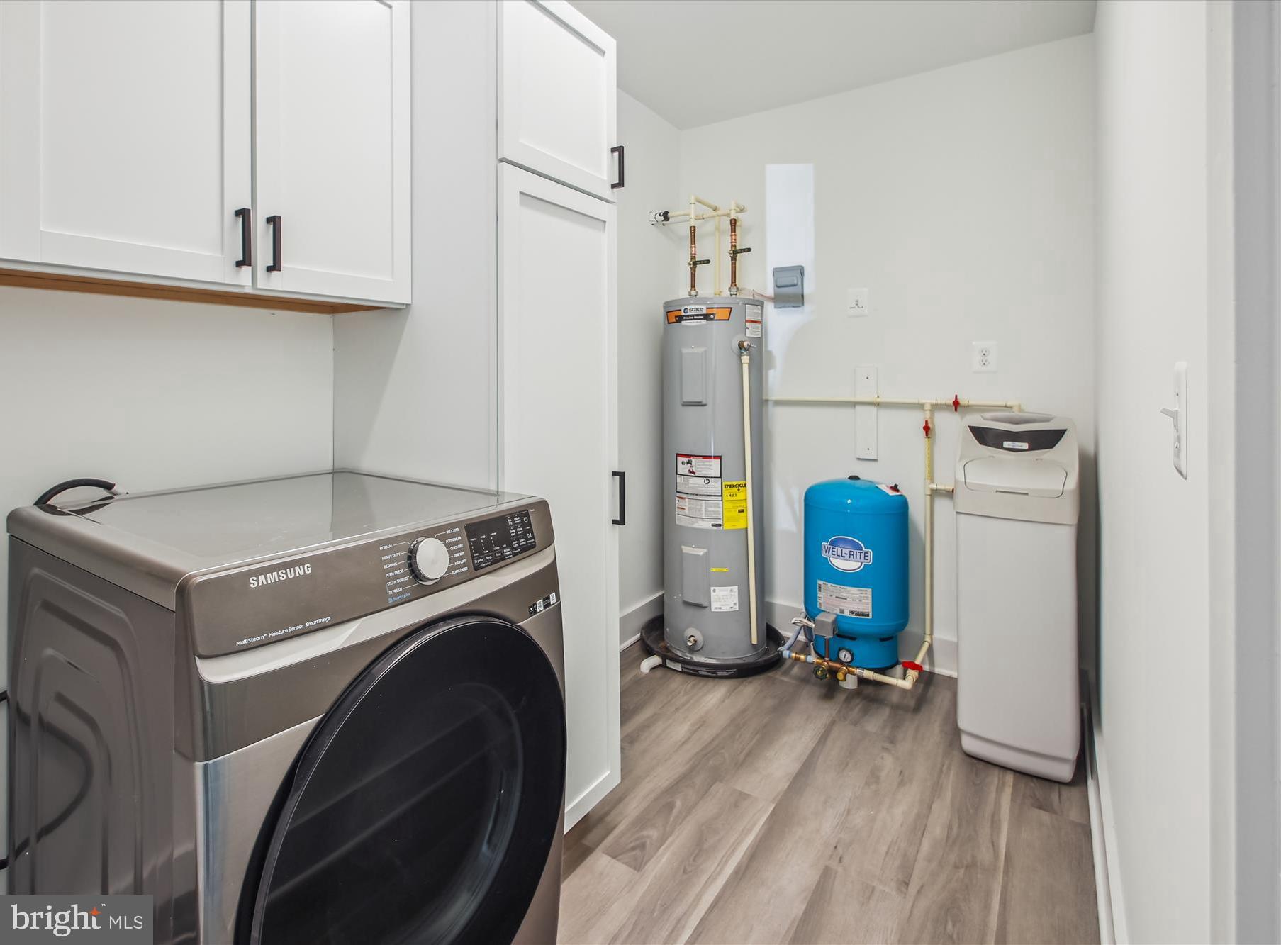 SAUNDERS POINT - Residential