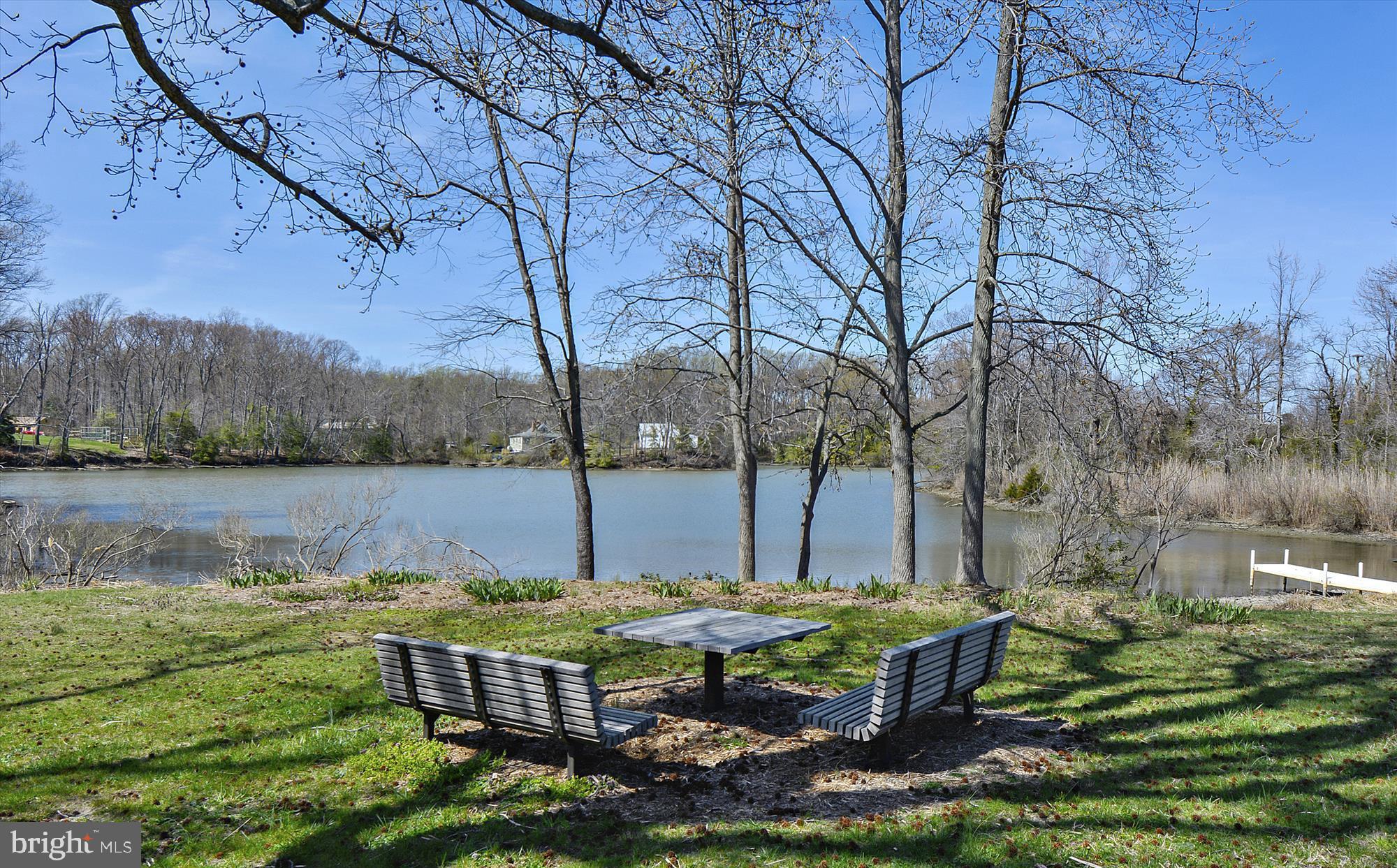 SAUNDERS POINT - Residential