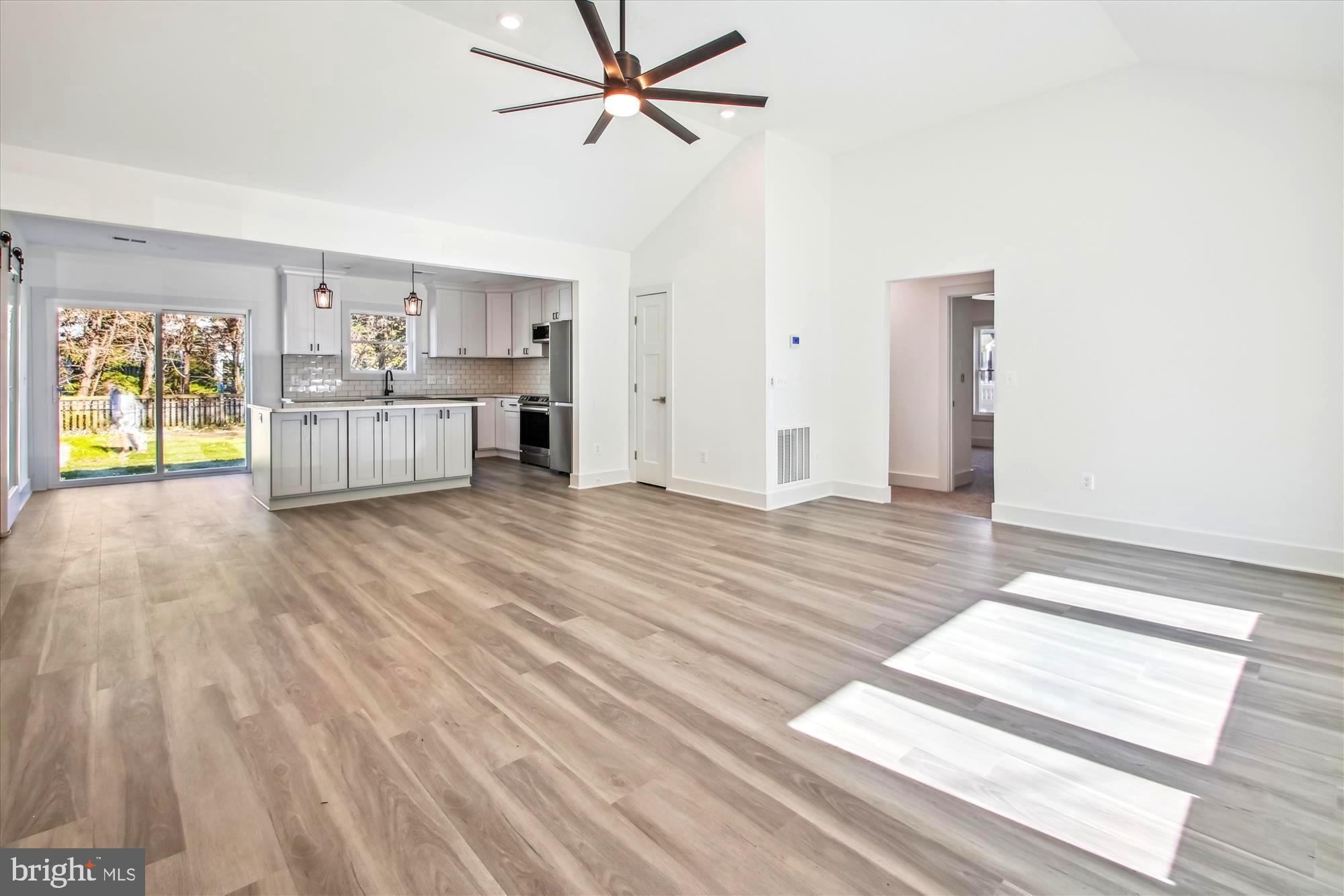 SAUNDERS POINT - Residential