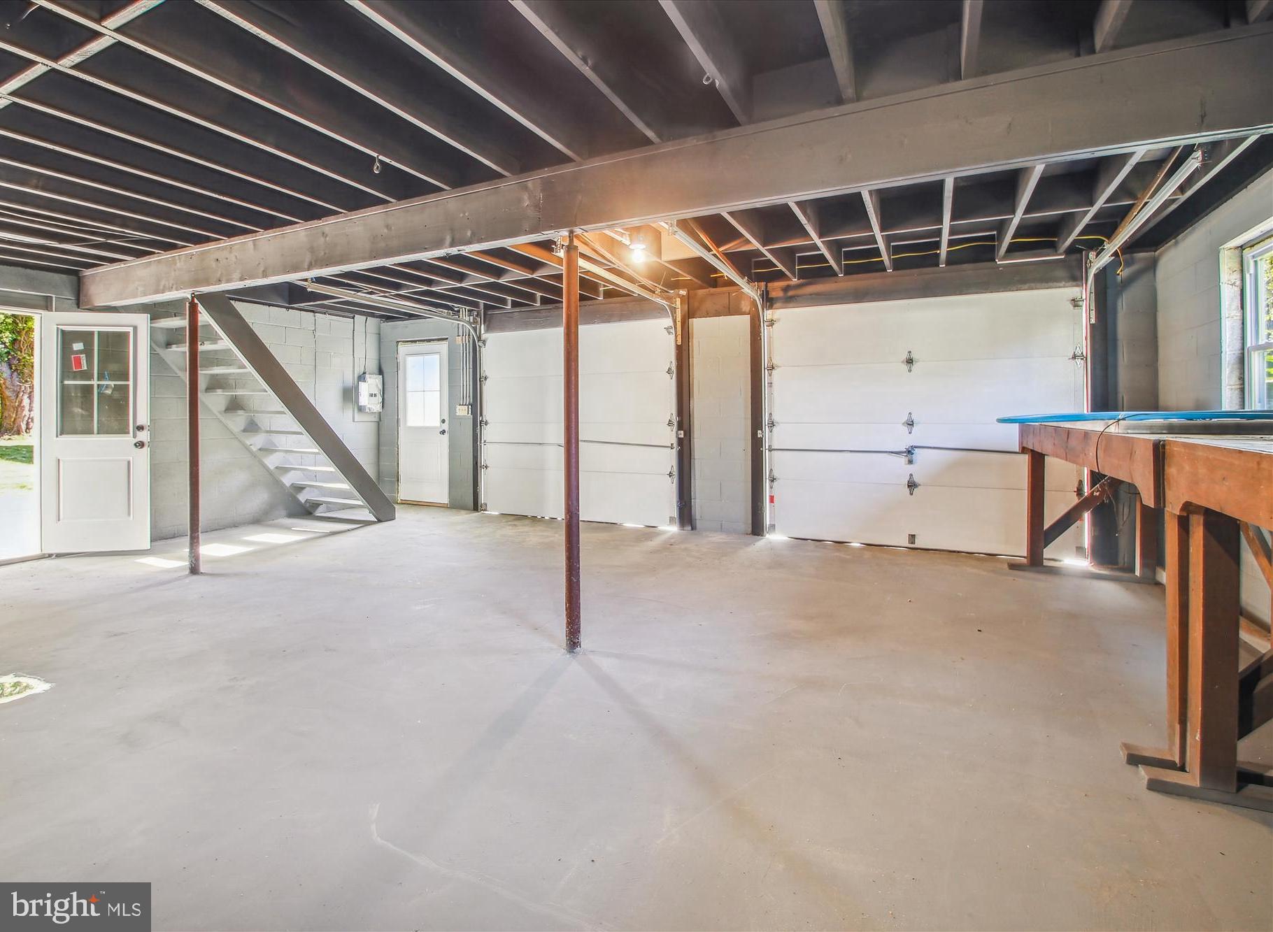 SAUNDERS POINT - Residential