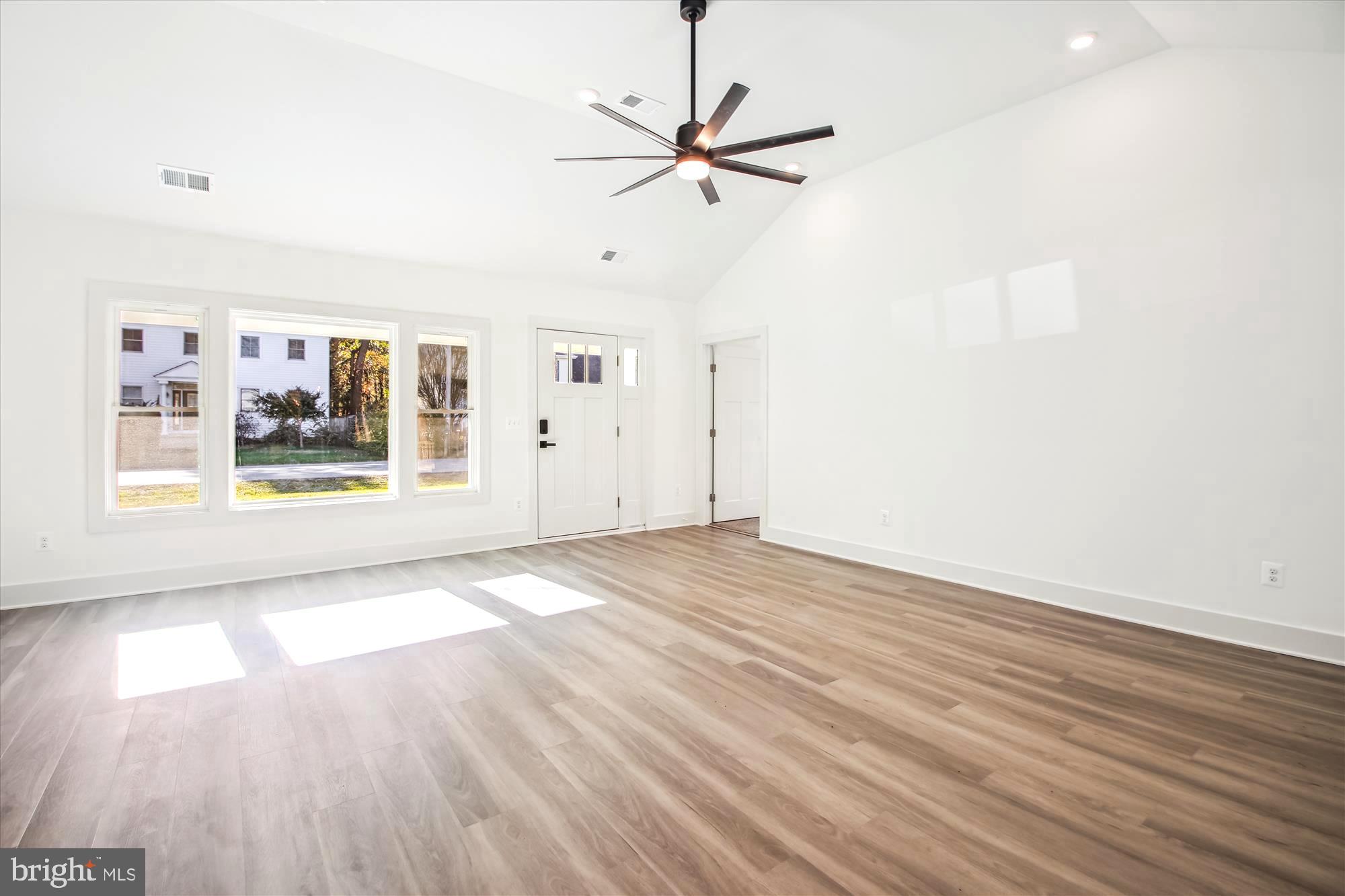 SAUNDERS POINT - Residential