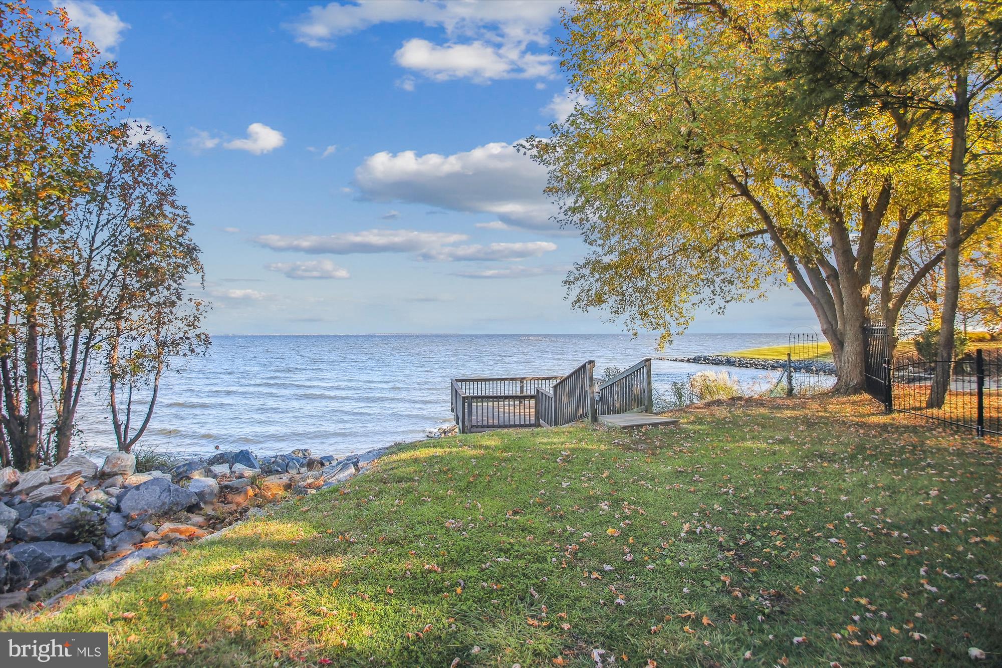 SAUNDERS POINT - Residential