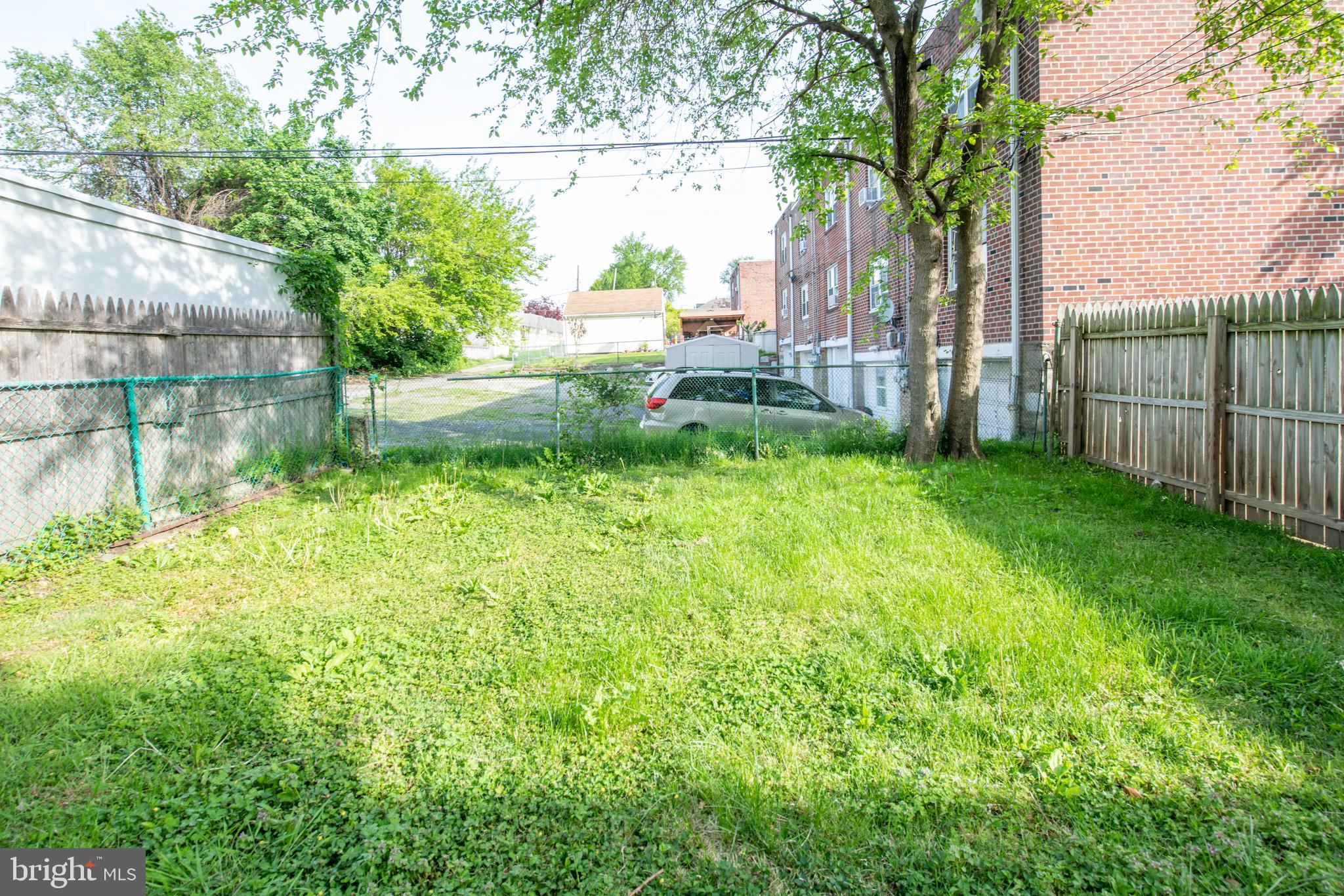 HOLMESBURG - Residential Lease
