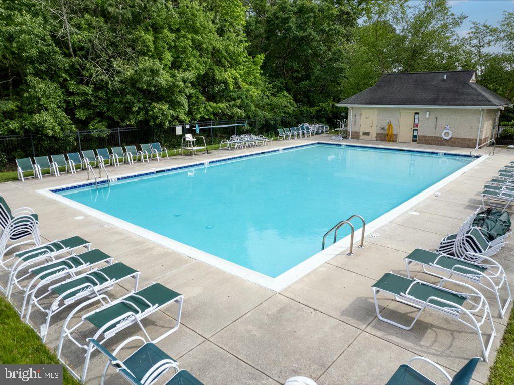 LONGBOAT ESTATES - Residential