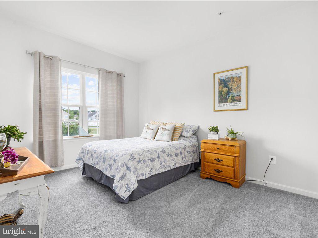 LONGBOAT ESTATES - Residential