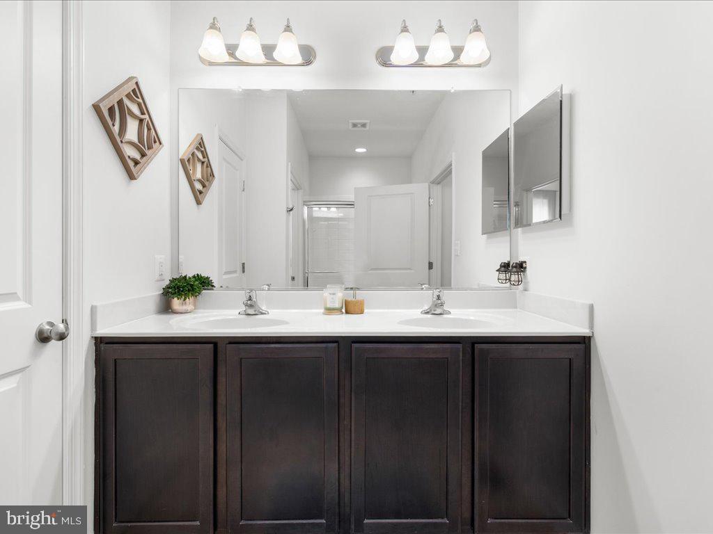 LONGBOAT ESTATES - Residential