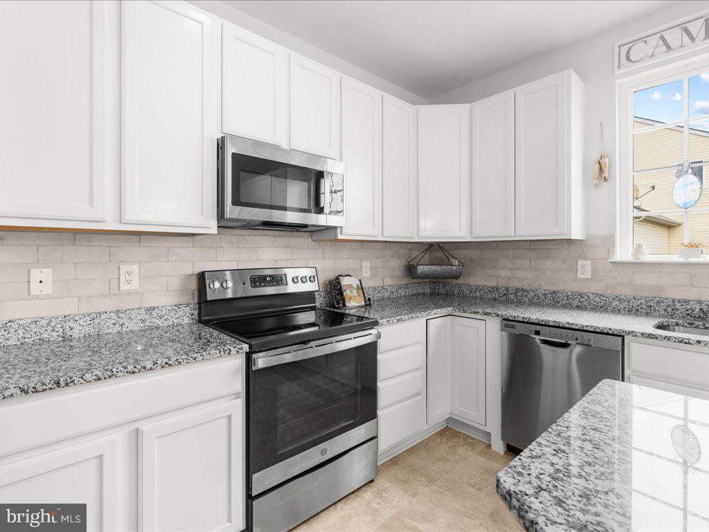 LONGBOAT ESTATES - Residential