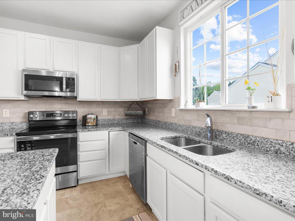 LONGBOAT ESTATES - Residential