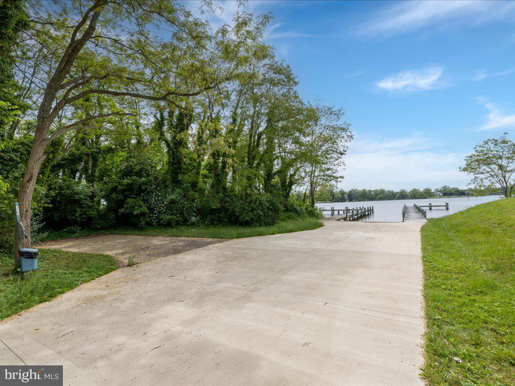 LONGBOAT ESTATES - Residential