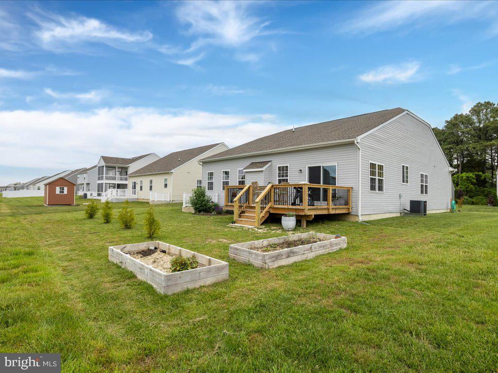 LONGBOAT ESTATES - Residential