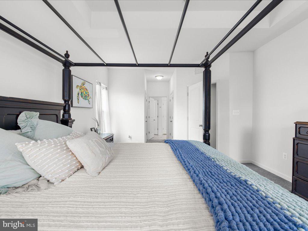 LONGBOAT ESTATES - Residential