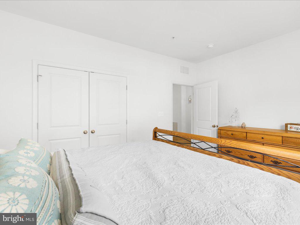 LONGBOAT ESTATES - Residential