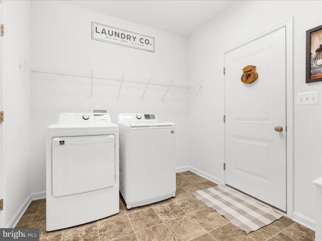 LONGBOAT ESTATES - Residential