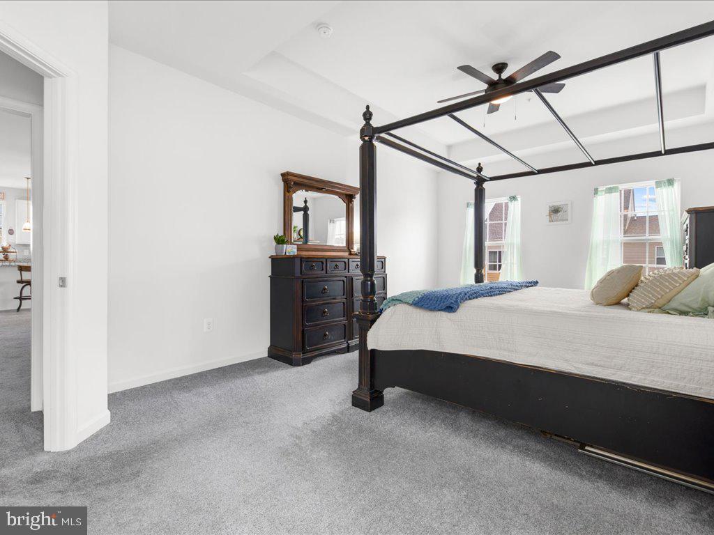 LONGBOAT ESTATES - Residential