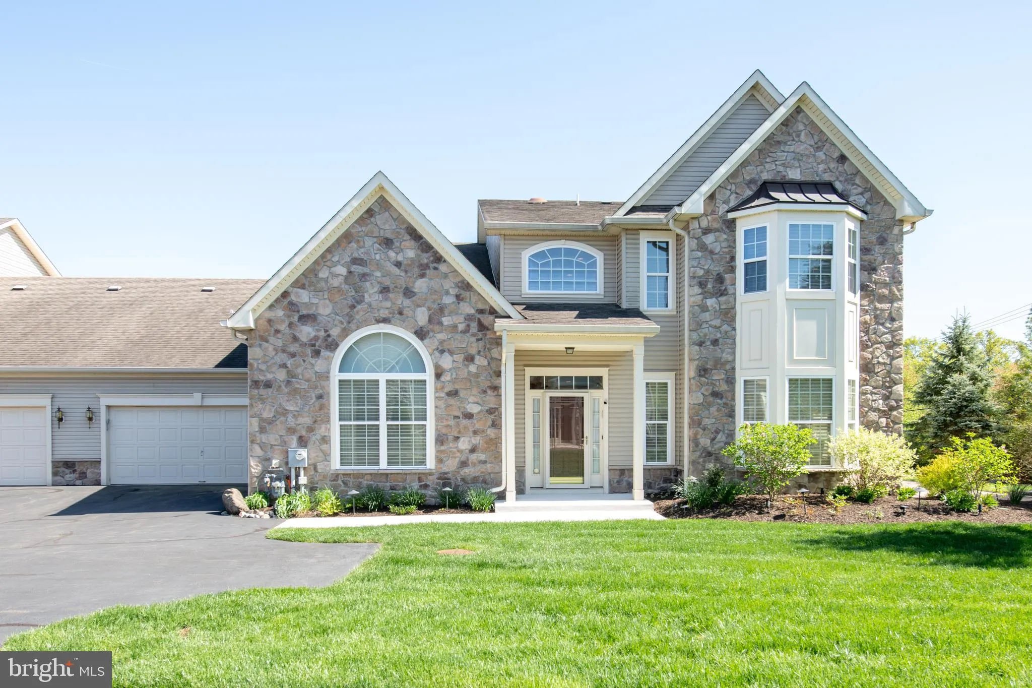 Newtown, Pennsylvania 18940, United States, 3 Bedrooms Bedrooms, ,3 BathroomsBathrooms,Residential,Pending,119955