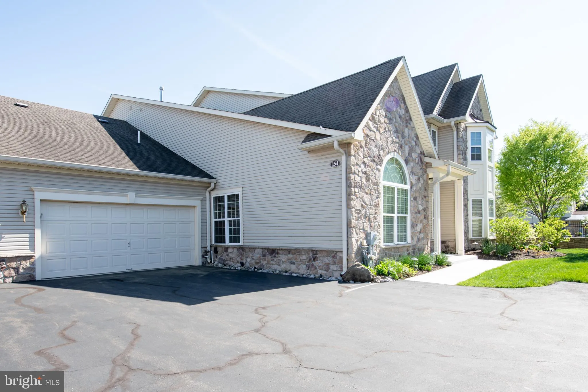 Newtown, Pennsylvania 18940, United States, 3 Bedrooms Bedrooms, ,3 BathroomsBathrooms,Residential,Pending,119955