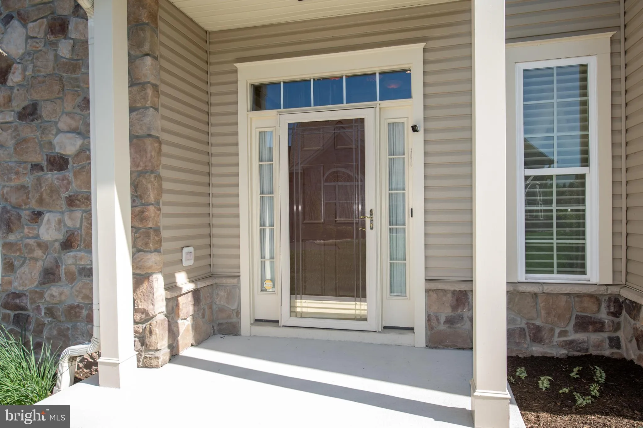 Newtown, Pennsylvania 18940, United States, 3 Bedrooms Bedrooms, ,3 BathroomsBathrooms,Residential,Pending,119955