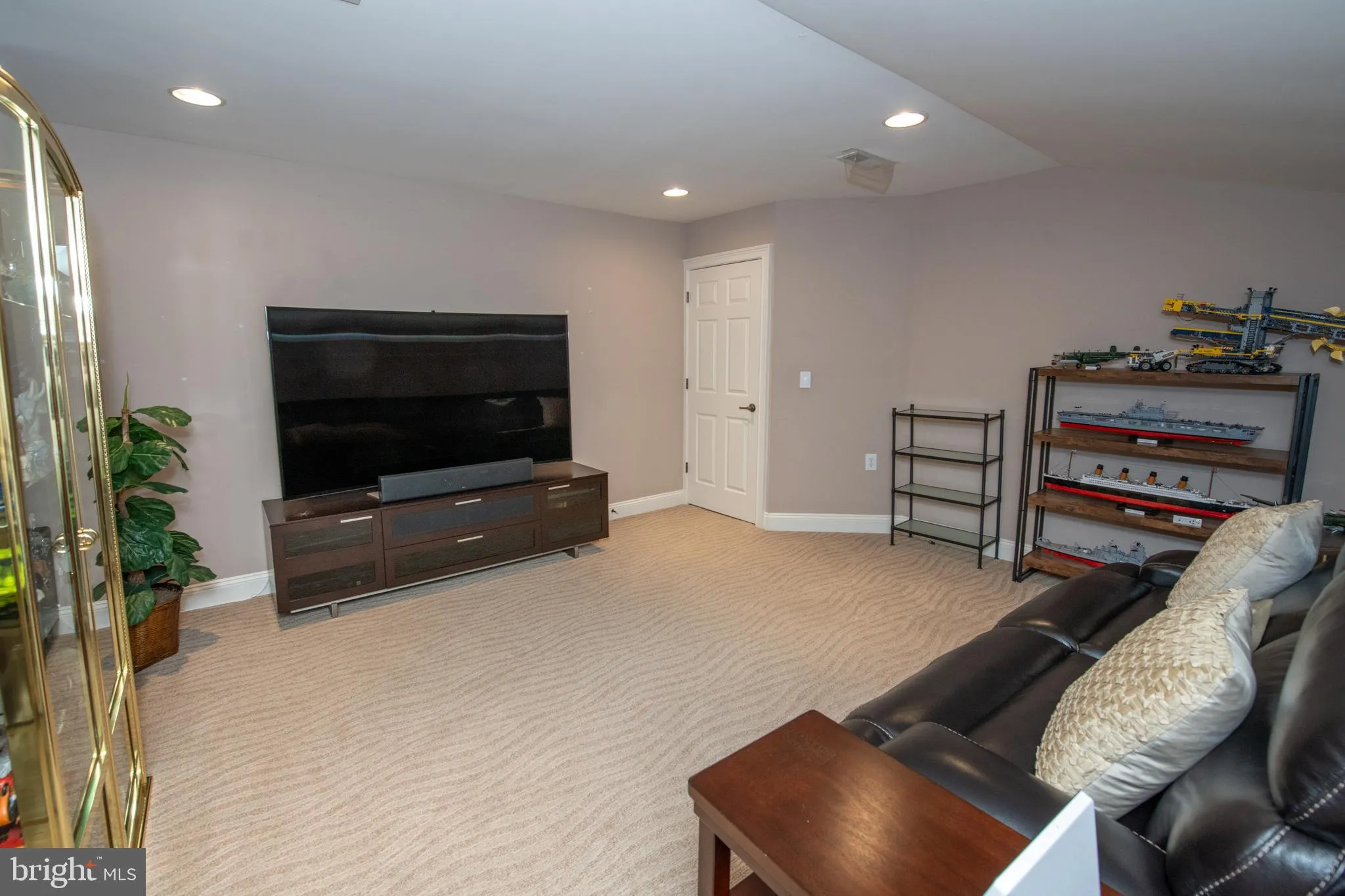 Newtown, Pennsylvania 18940, United States, 3 Bedrooms Bedrooms, ,3 BathroomsBathrooms,Residential,Pending,119955