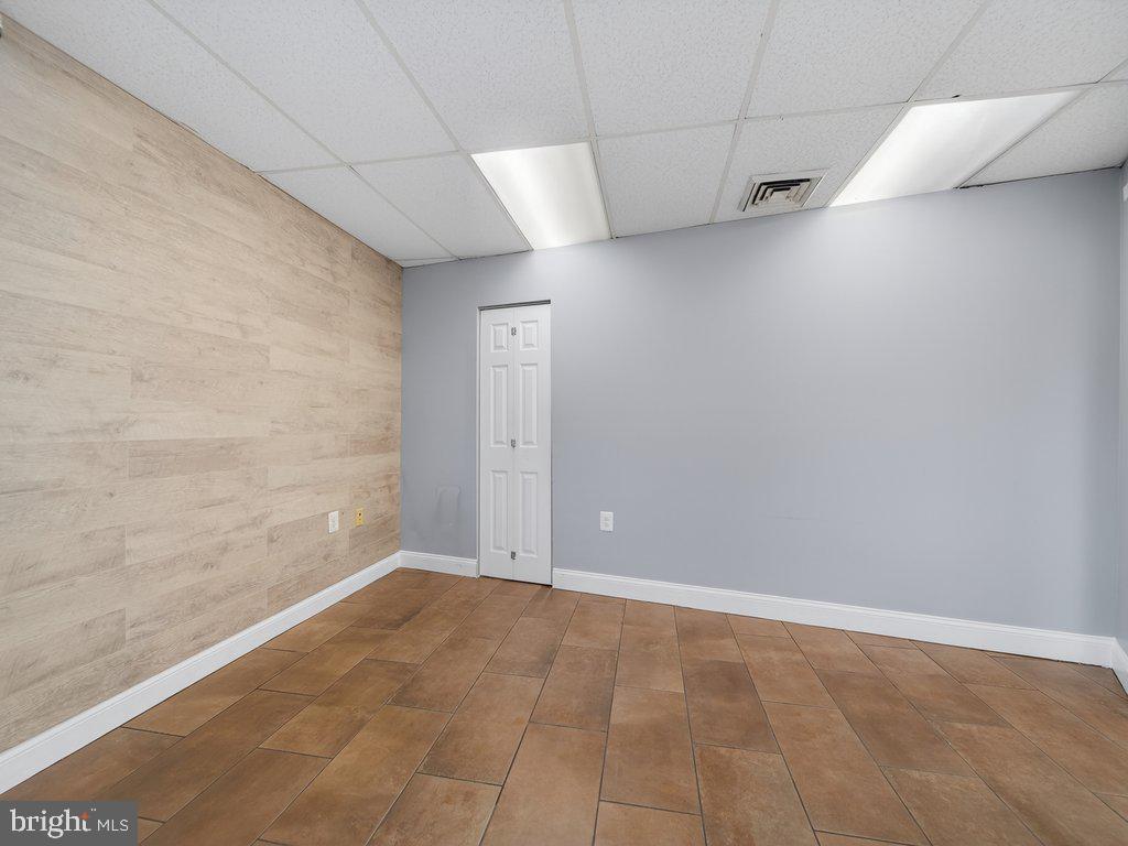 REGULARS - Commercial Sale