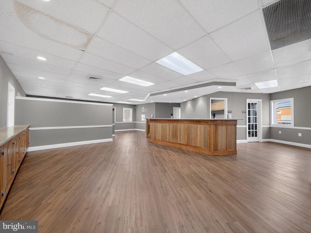 REGULARS - Commercial Sale