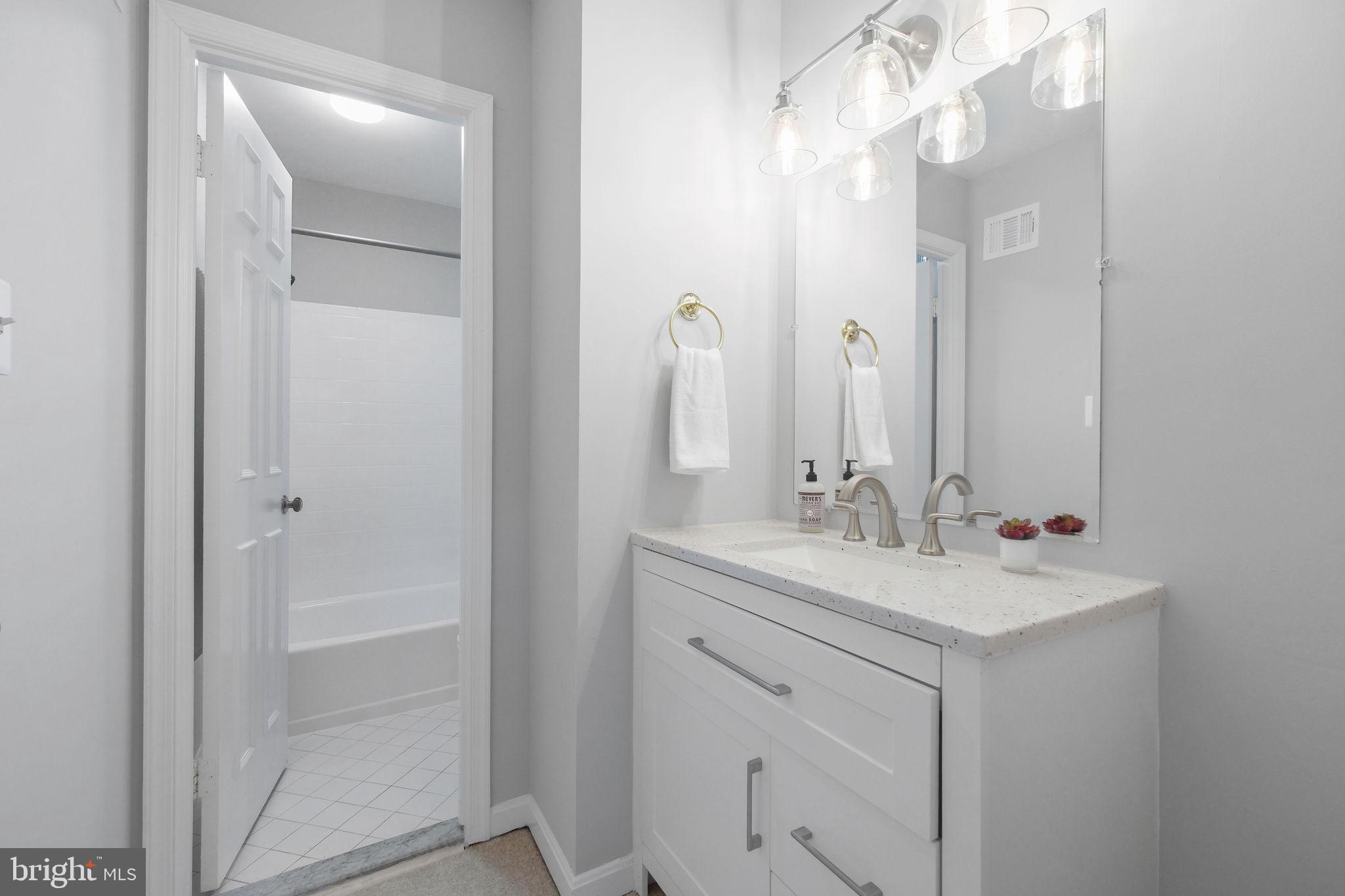 MANCHESTER SQUARE - Residential